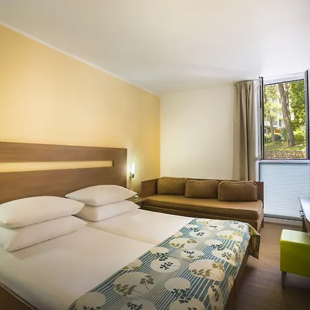 Miramar Sunny By Valamar Hotel